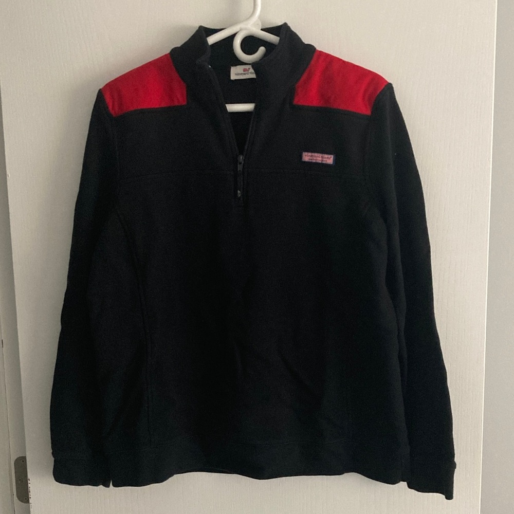 Vineyard Vines women’s Black Shep Pullover shirt with Red Accents XL